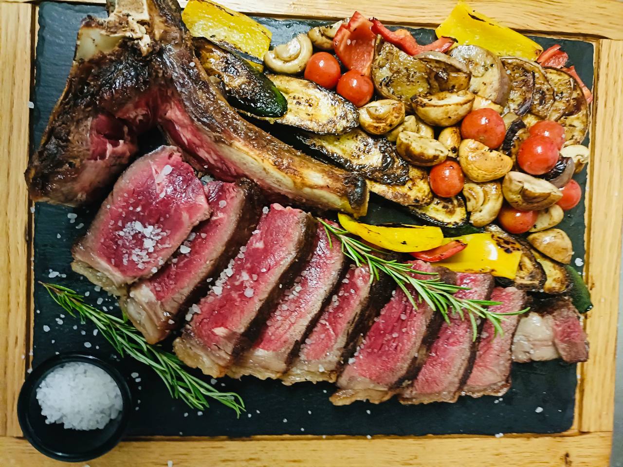 Sliced steak with vegetables